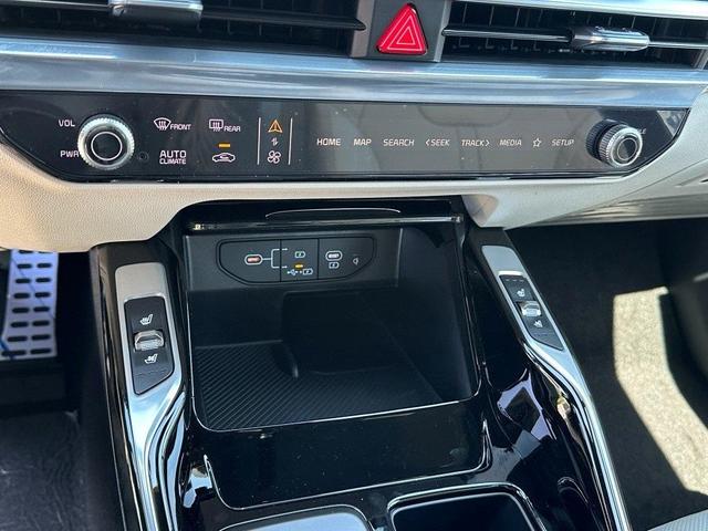 Photo of 2025 Silky Silver Kia Sorento Hybrid