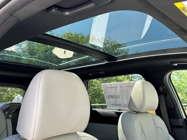 Photo of 2025 Silky Silver Kia Sorento Hybrid