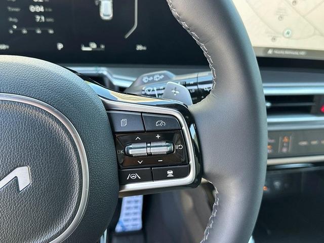 Photo of 2025 Silky Silver Kia Sorento Hybrid