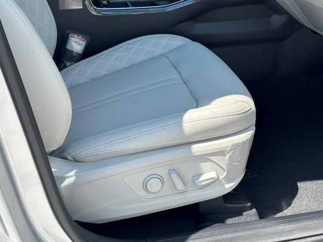 Photo of 2025 Silky Silver Kia Sorento Hybrid