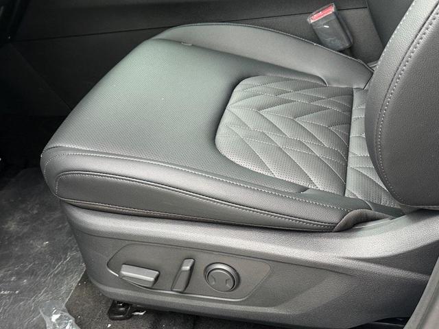 Photo of 2025 Snow White Pearl Kia Sportage Plug-In Hybrid
