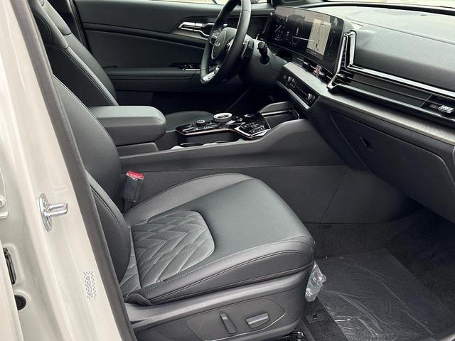 Photo of 2025 Snow White Pearl Kia Sportage Plug-In Hybrid