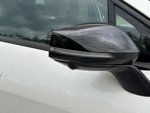 Photo of 2025 Snow White Pearl Kia Sportage Plug-In Hybrid