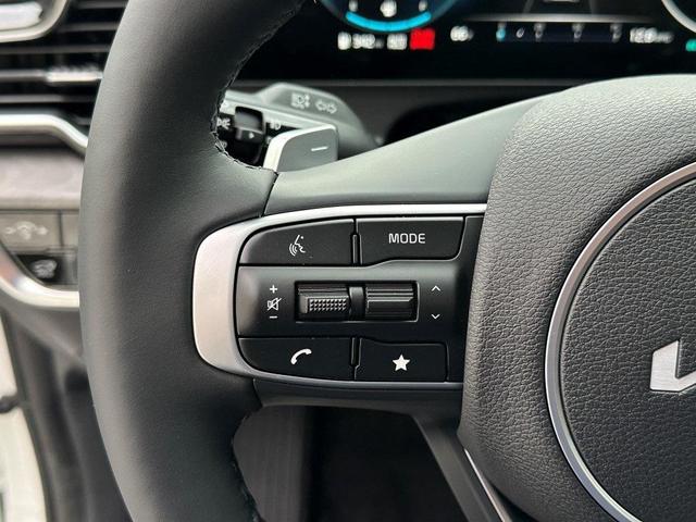 Photo of 2025 Snow White Pearl Kia Sportage Plug-In Hybrid