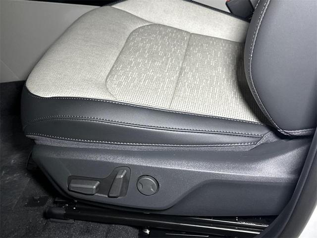 Photo of 2025 Snow White Pearl Kia Niro EV