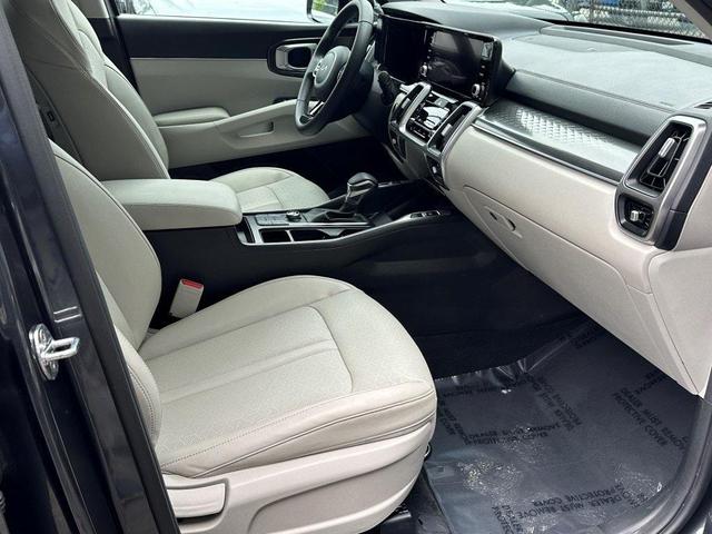 Photo of 2022 Gravity Gray Kia Sorento