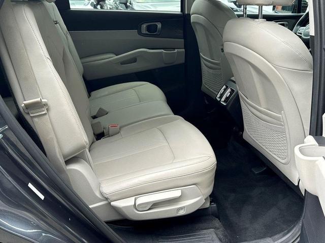 Photo of 2022 Gravity Gray Kia Sorento