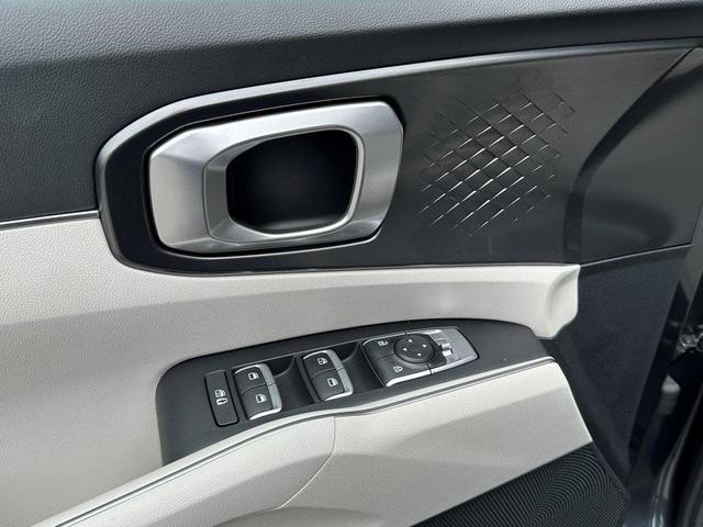 Photo of 2022 Gravity Gray Kia Sorento