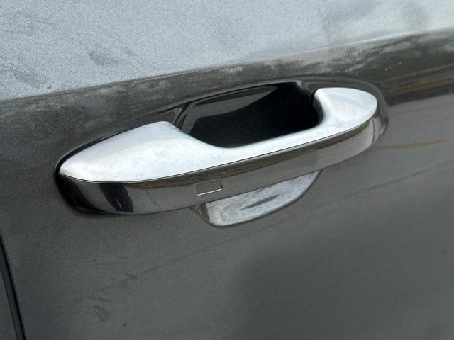 Photo of 2025 Gray Kia Niro