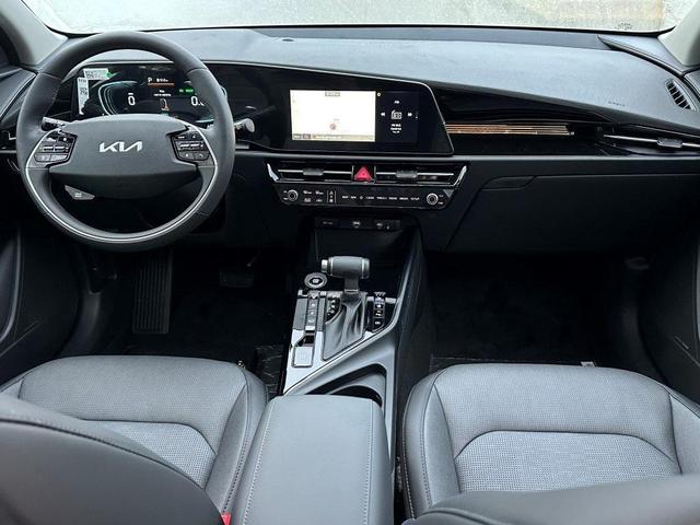 Photo of 2025 Gray Kia Niro