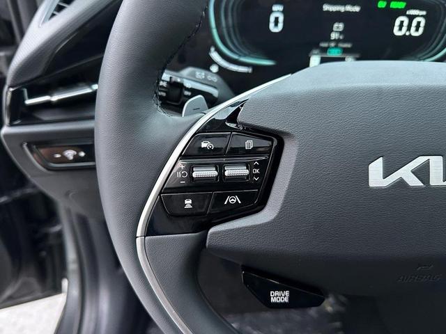 Photo of 2025 Gray Kia Niro