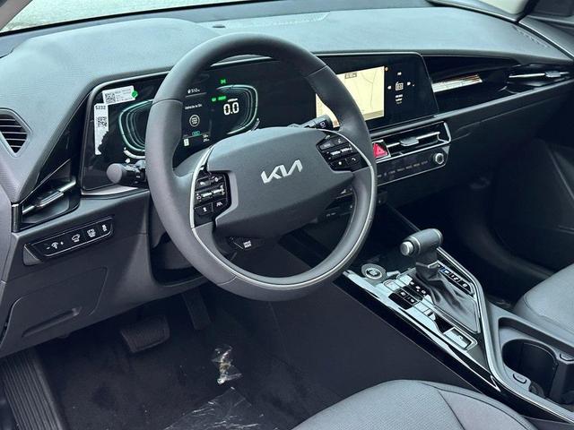 Photo of 2025 Gray Kia Niro
