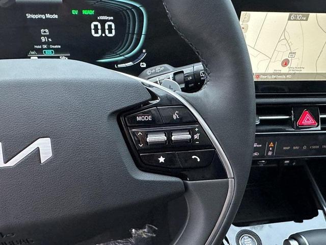 Photo of 2025 Gray Kia Niro