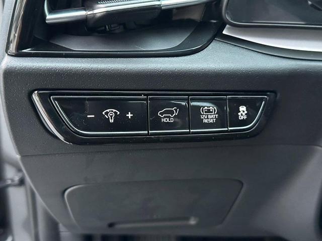 Photo of 2025 Gray Kia Niro