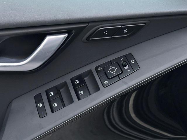 Photo of 2025 Gray Kia Niro