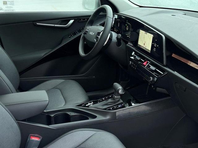 Photo of 2025 Gray Kia Niro