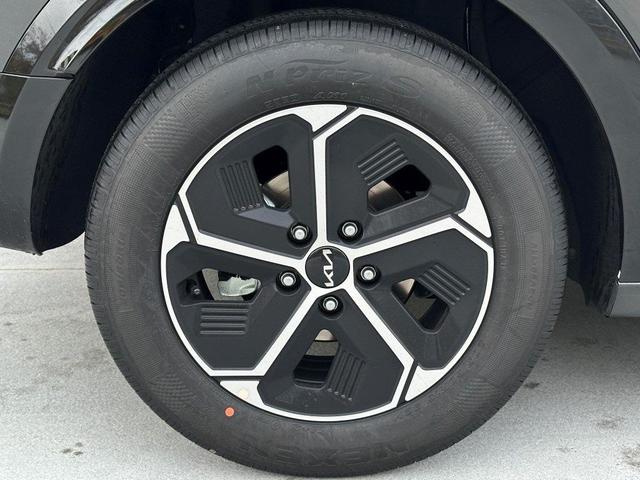 Photo of 2025 Gray Kia Niro