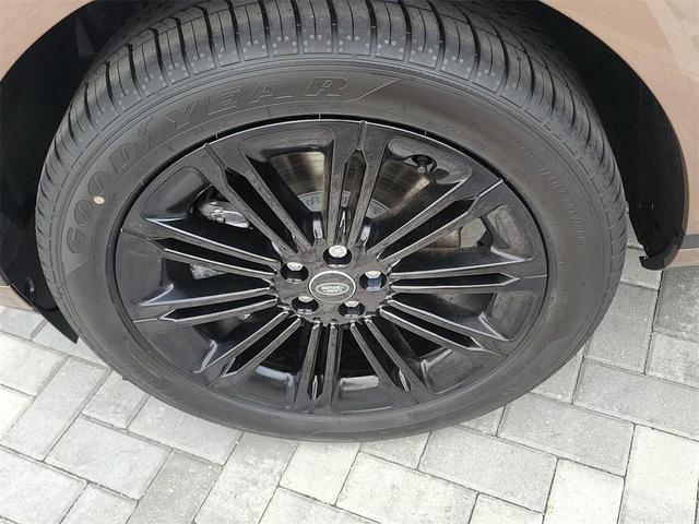 Photo of 2025 Corinthian Bronze Land Rover Range Rover Evoque