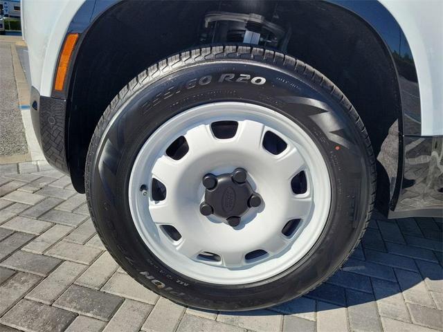 Photo of 2025 Fuji White Land Rover Defender