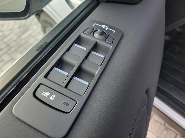 Photo of 2025 Hakuba Silver Land Rover Discovery Sport