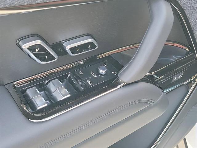 Photo of 2025 Ostuni Pearl White Land Rover Range Rover Sport