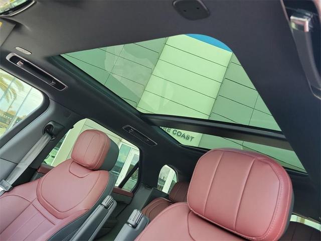 Photo of 2025 Ostuni Pearl White Land Rover Range Rover Sport