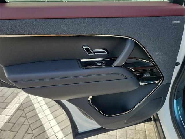 Photo of 2025 Ostuni Pearl White Land Rover Range Rover Sport