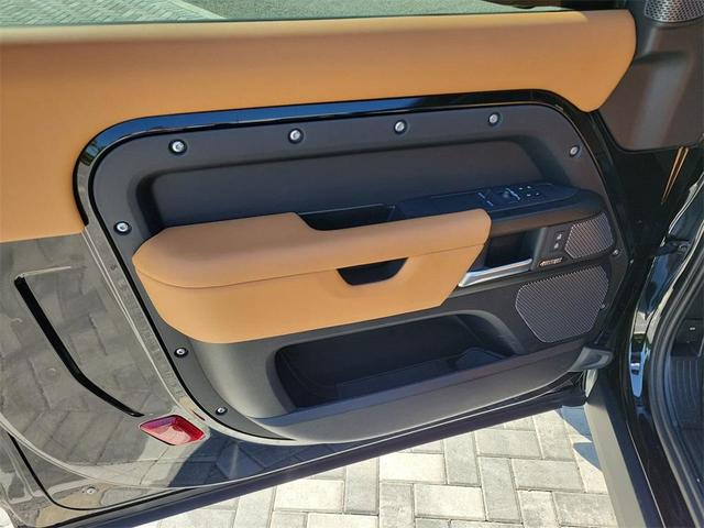 Photo of 2024 Santorini Black Land Rover Defender