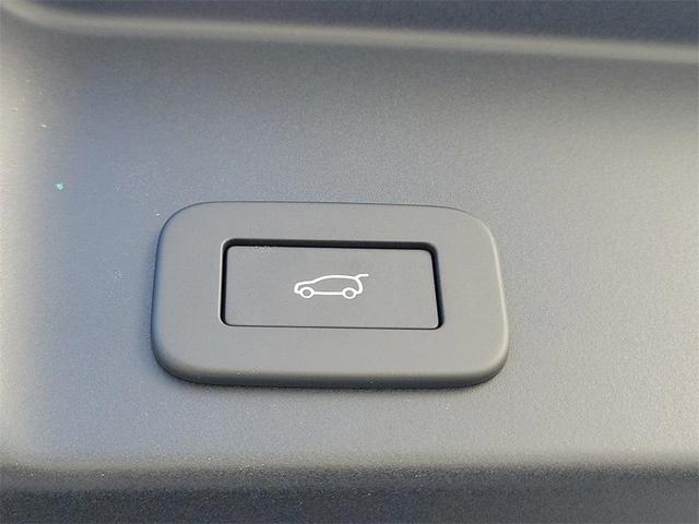 Photo of 2026 Ostuni Pearl White Land Rover Range Rover Evoque