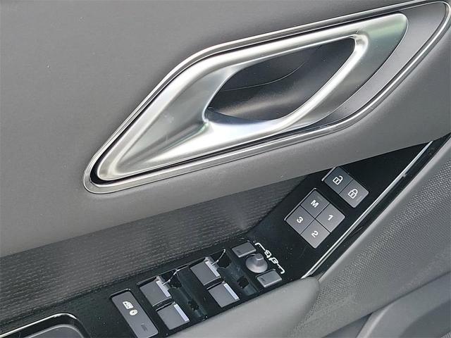 Photo of 2026 Fuji White Land Rover Range Rover Velar