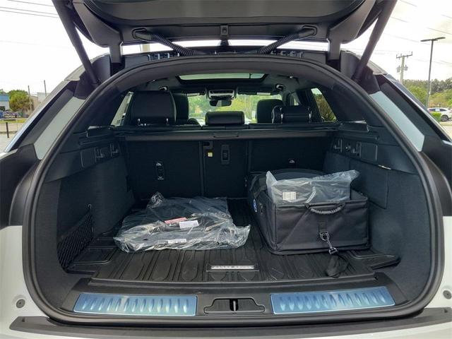 Photo of 2026 Fuji White Land Rover Range Rover Velar