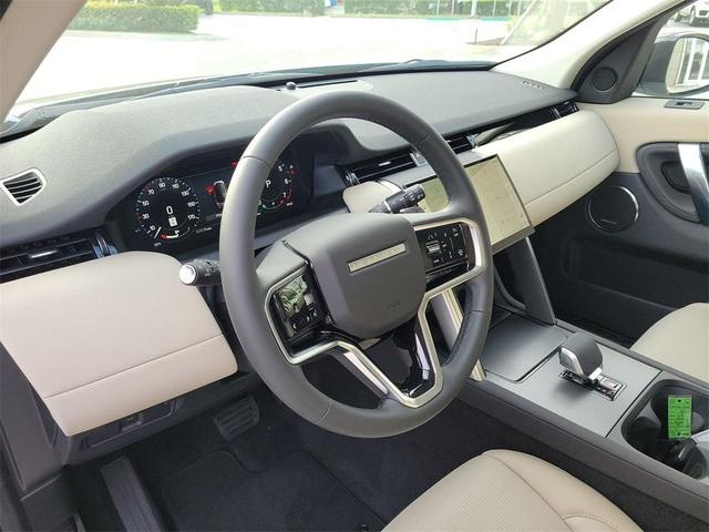 Photo of 2025 Fuji White Land Rover Discovery Sport