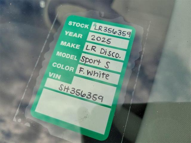 Photo of 2025 Fuji White Land Rover Discovery Sport