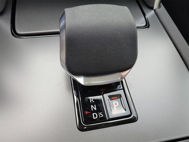 Photo of 2025 Fuji White Land Rover Discovery Sport