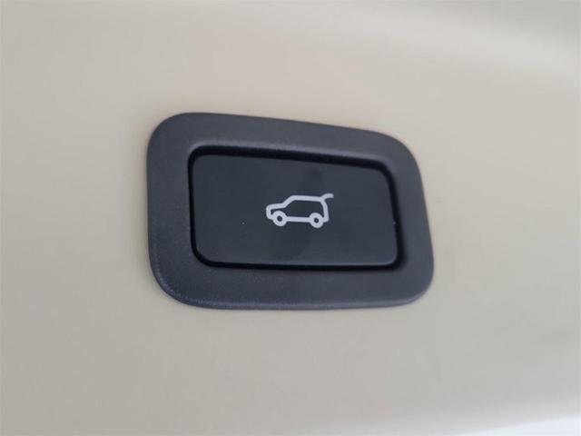 Photo of 2020 Fuji White Land Rover Range Rover