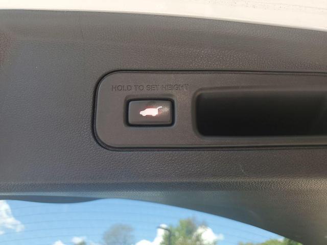 Photo of 2022 Platinum White Pearl Acura MDX