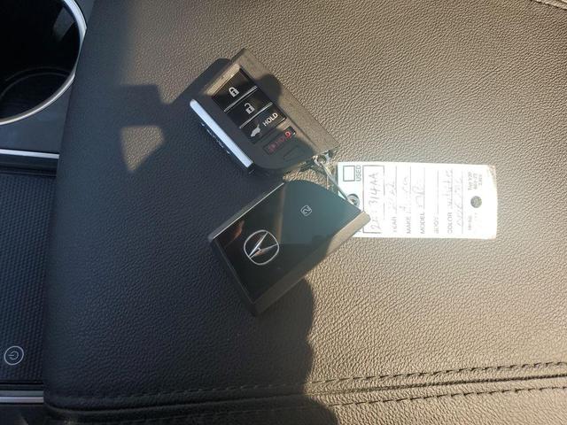 Photo of 2022 Platinum White Pearl Acura MDX