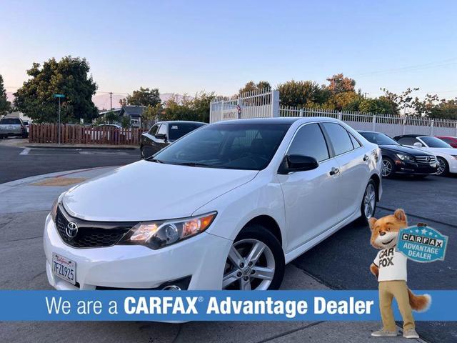 Photo of 2014 White Toyota Camry