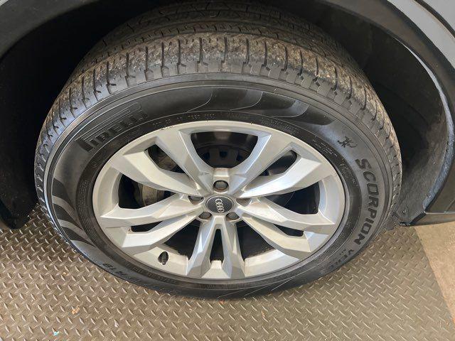 Photo of 2017 Black Audi Q7