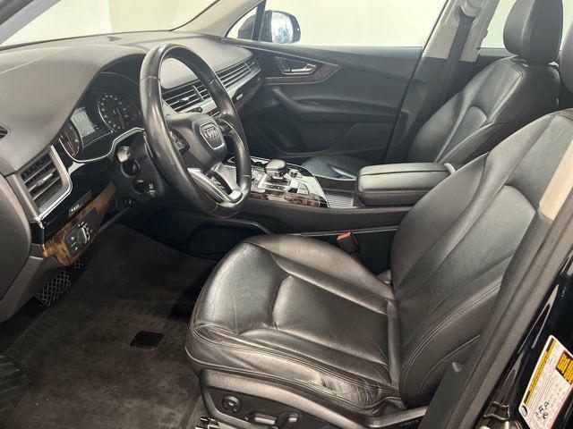 Photo of 2017 Black Audi Q7