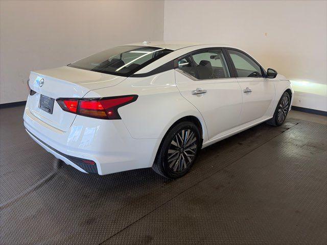 Photo of 2025 White Nissan Altima