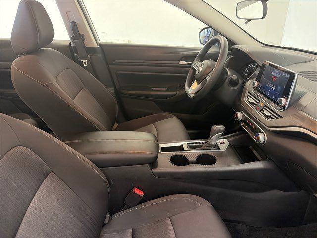 Photo of 2025 White Nissan Altima