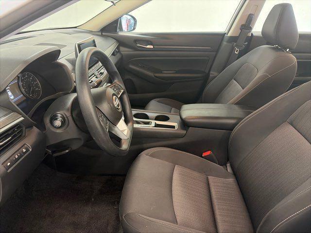 Photo of 2025 White Nissan Altima