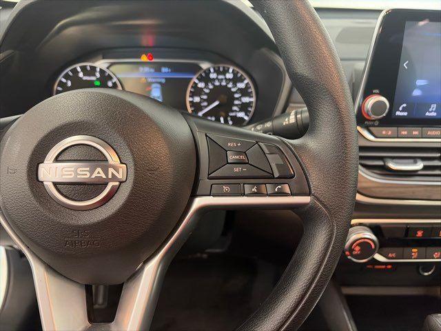 Photo of 2025 White Nissan Altima
