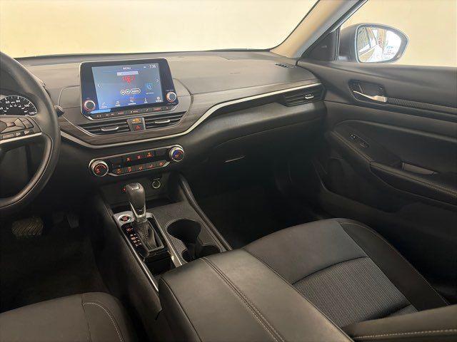 Photo of 2025 White Nissan Altima