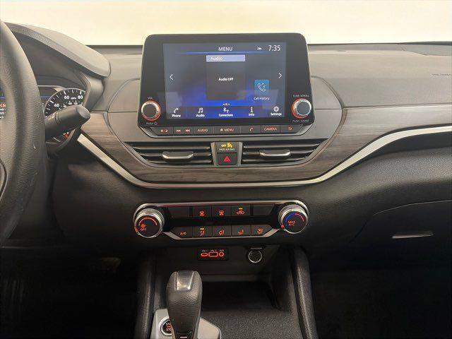 Photo of 2025 White Nissan Altima