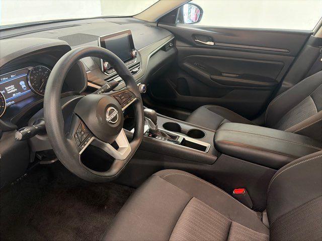 Photo of 2025 White Nissan Altima