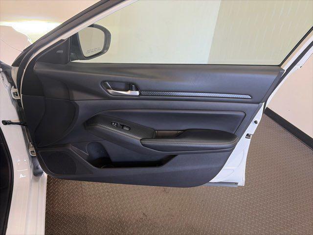 Photo of 2025 White Nissan Altima
