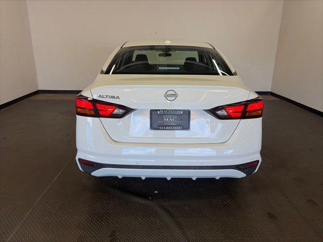 Photo of 2025 White Nissan Altima