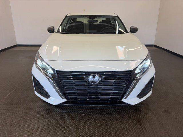 Photo of 2025 White Nissan Altima